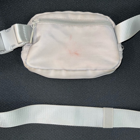 Lululemon Everywhere Belt Bag 1L - Picture 7 of 12